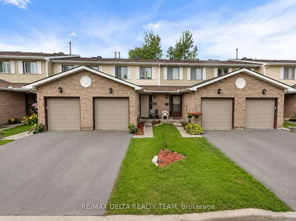 323 Monica Cres #8, Ottawa, ON K1E 3N6