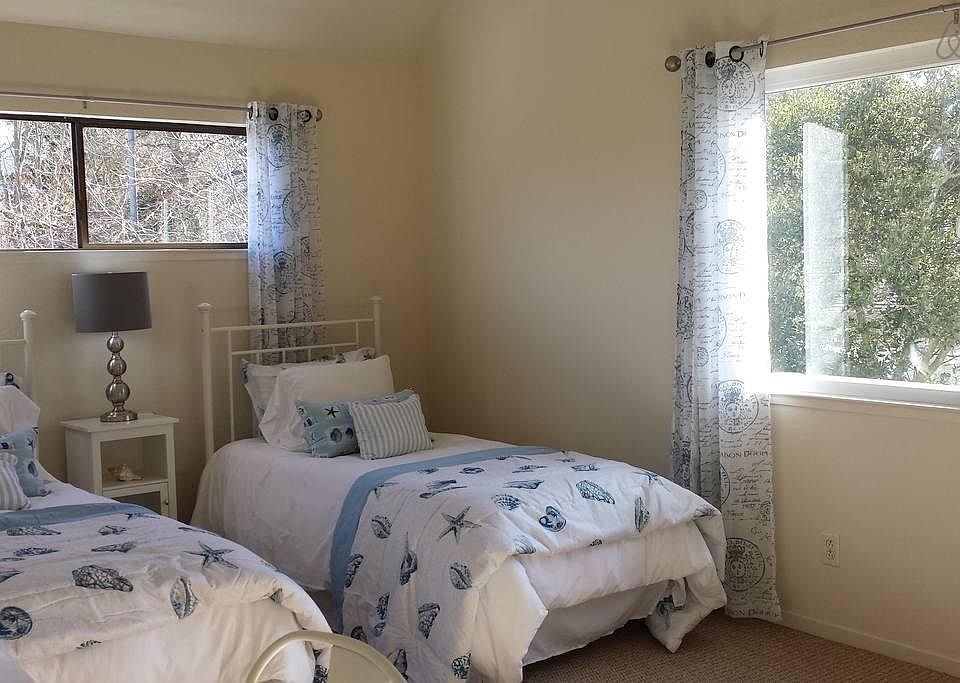 upstairs 2nd bedroom