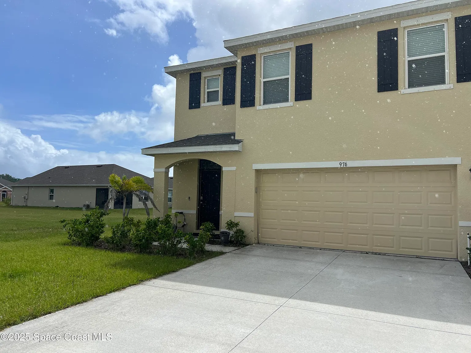 5 bed, 3.0 bath, 2466 sqft, $2,950 — Photo 2