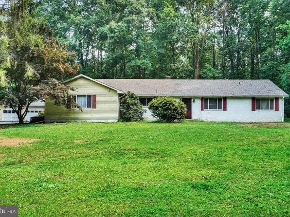 5778 Woods Rd, Stewartstown, PA 17363