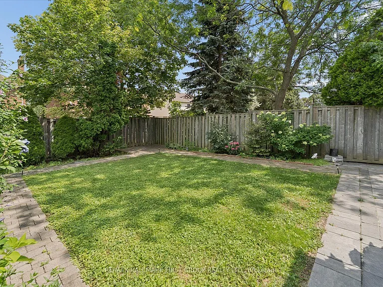 747 Stonepath Cir — Photo 35