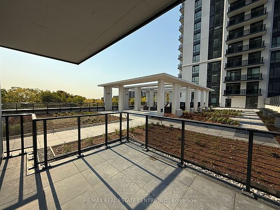 2nd image of 204 Burnhamthorpe Rd E #403