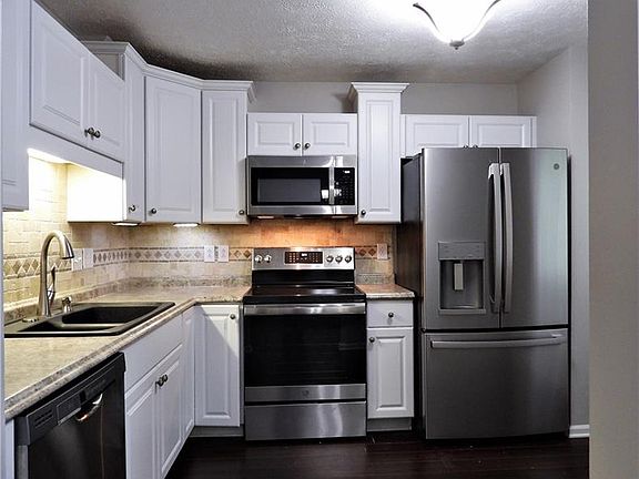 4th image of 2630 Birchwood Ln