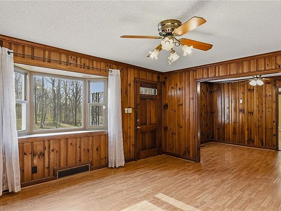 5th image of 404 Meadowview Dr