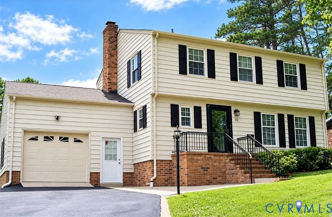 4 bed, 2.5 bath, 2384 sqft, $2,300 — Photo 1