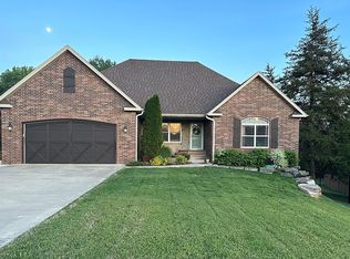 240 Summerbrooke Ln, Branson, MO 65616