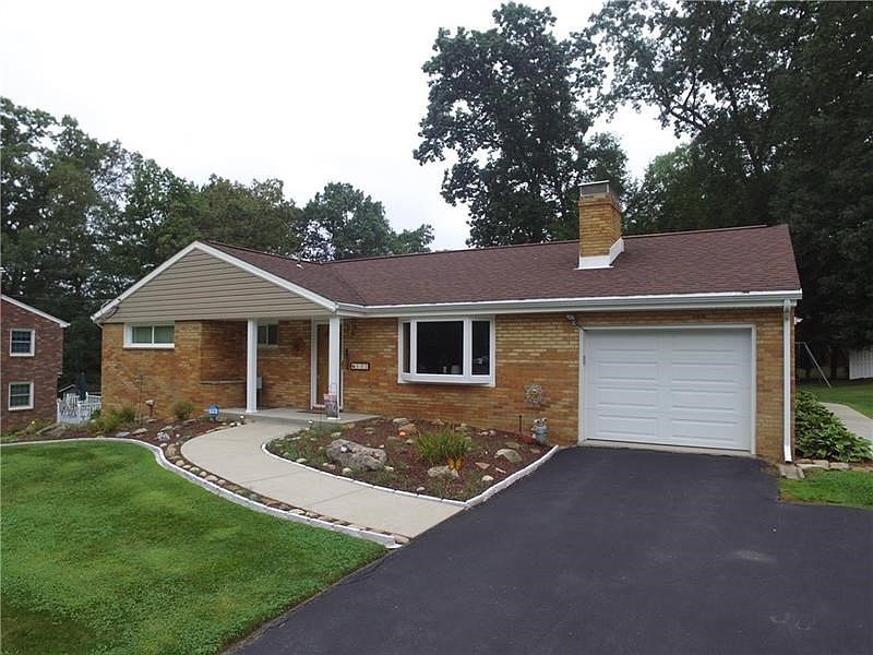 1st image of 132 White Oak Dr