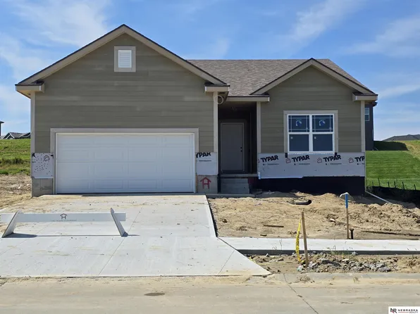 15955 Kempten Creek Dr, Bennington, NE 68007