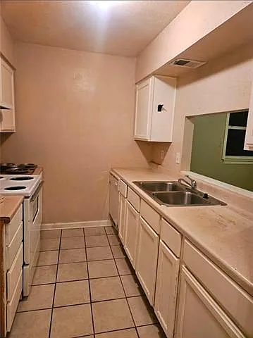 2 bed, 1.5 bath, 1100 sqft, $1,350 — Photo 3