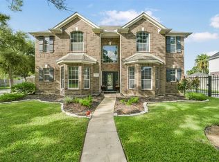 15730 Lake Loop Dr, Cypress, TX 77433