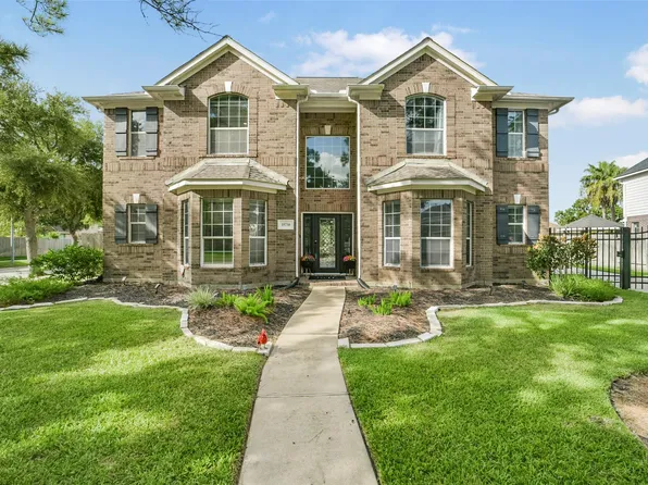 15730 Lake Loop Dr, Cypress, TX 77433