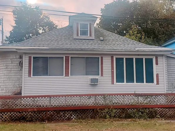 17 Cherry Street, Millinocket, ME 04462