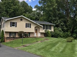 675 Royal Manor Rd, Easton, PA 18042