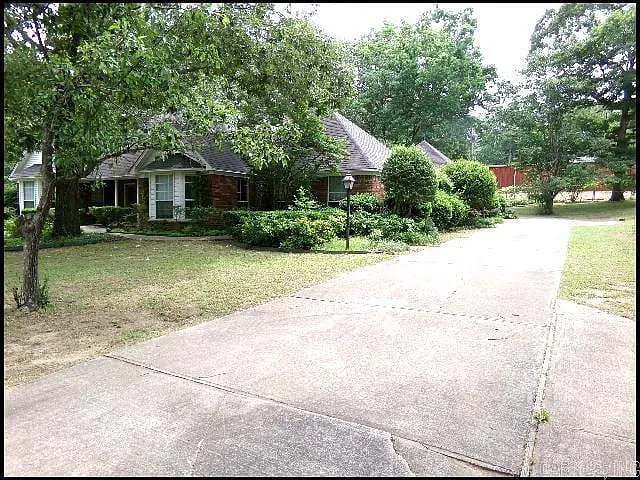 3 bed, 2.5 bath, 2827 sqft, $2,600 — Photo 2