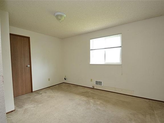 5th image of 6604 61st St NE