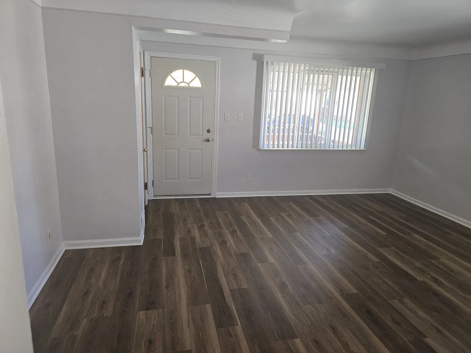 3 bed, 1000 sqft, $1,600 — Photo 2