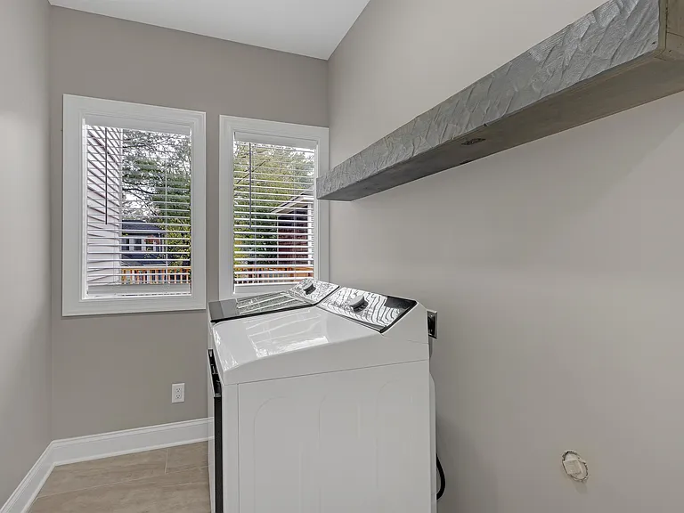 1295 Vinton Ave — Photo 16