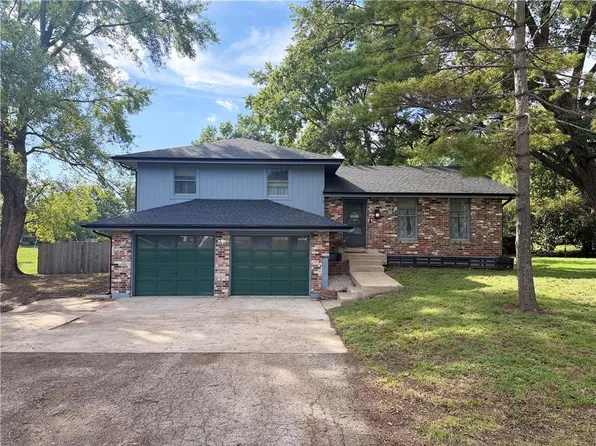 506 S Mulberry St, Louisburg, KS 66053