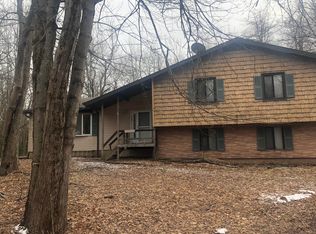 115 Pawnee Ct, Long Pond, PA