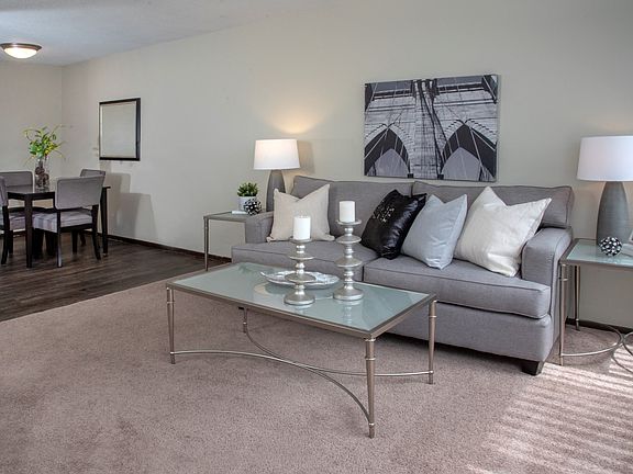 5th image of 600 10th Ave SE #204