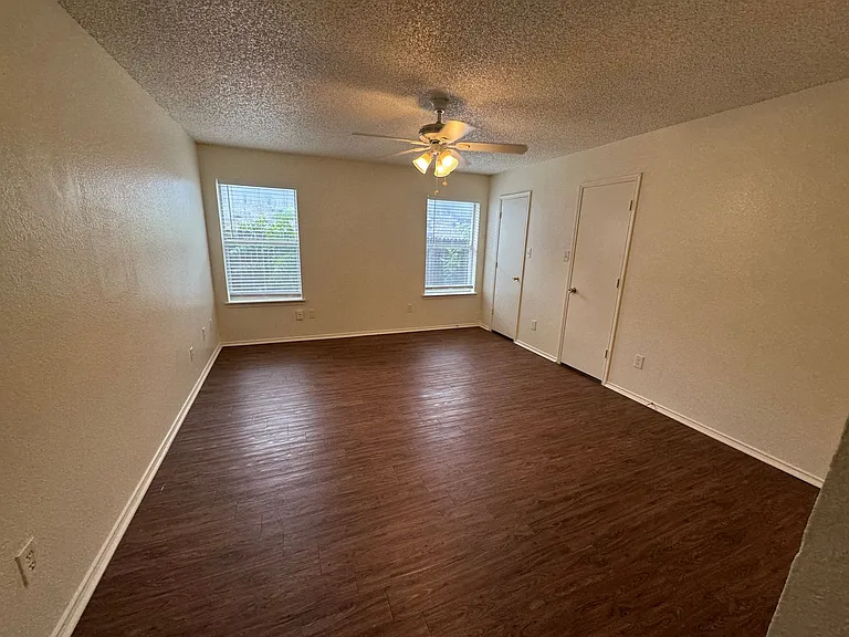 4024 Periwinkle Dr — Photo 7