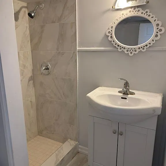 576 Shepherd St E #LOWER — Photo 8