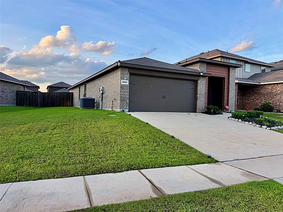 2nd image of 1085 Old Oaks Dr