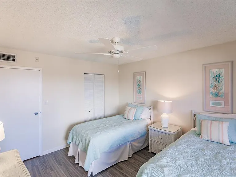 1055 W Peppertree Dr #302AA — Photo 15