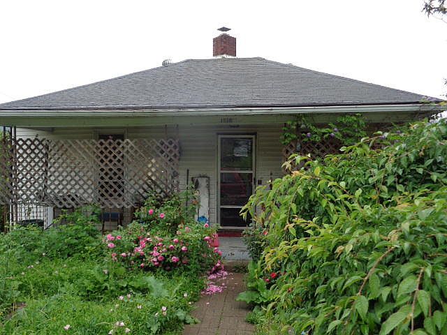 1st image of 1218 Staunton St