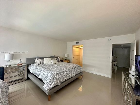 5th image of 3430 Galt Ocean Dr APT 1104