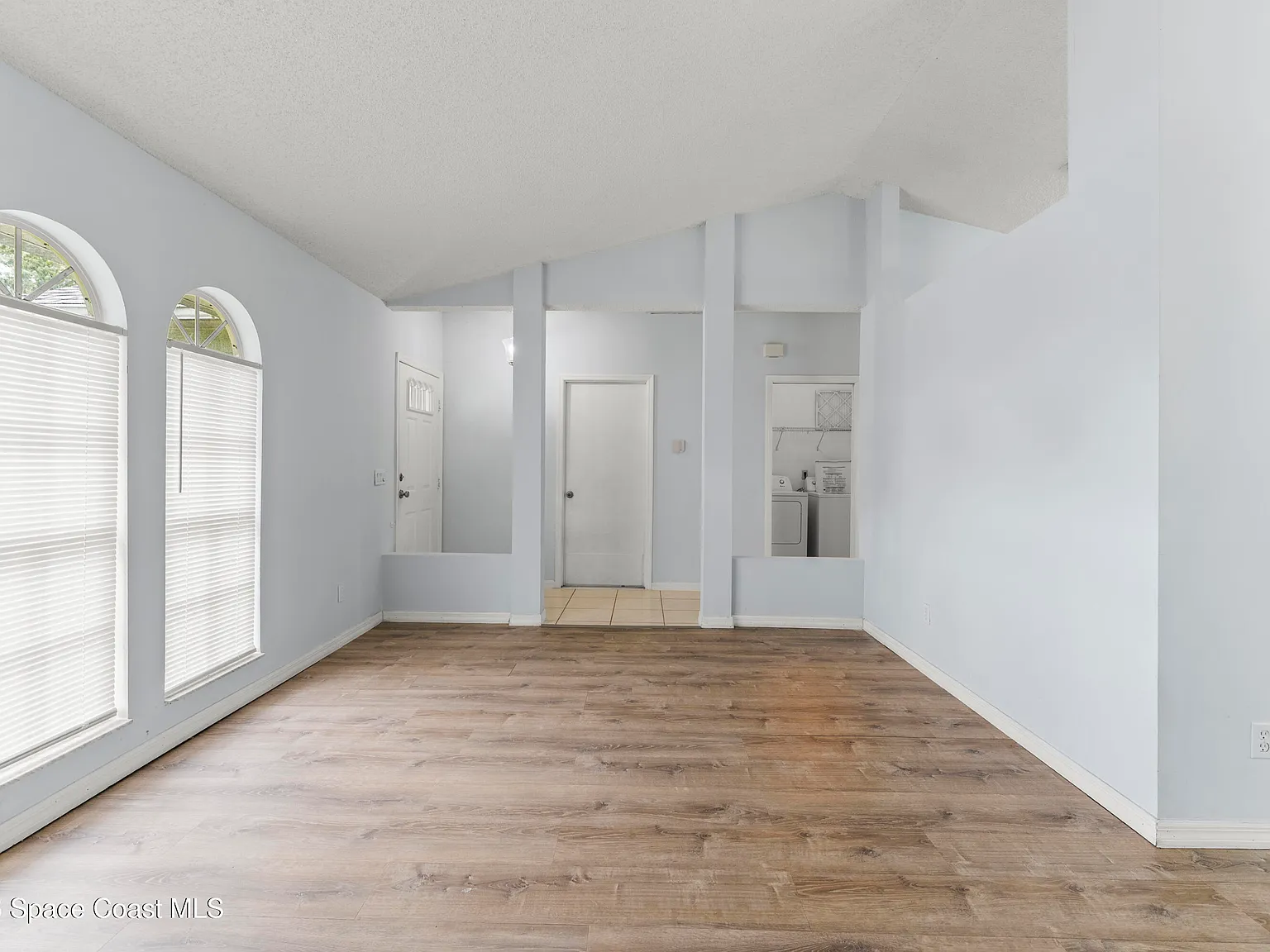 4 bed, 2.0 bath, 1383 sqft, $2,300 — Photo 4