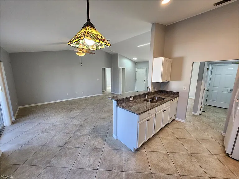 4126 SW 8th Pl — Photo 2