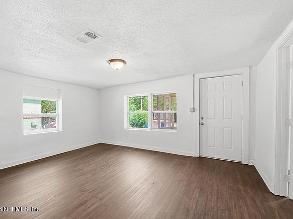 4th image of 1823 W 44th St