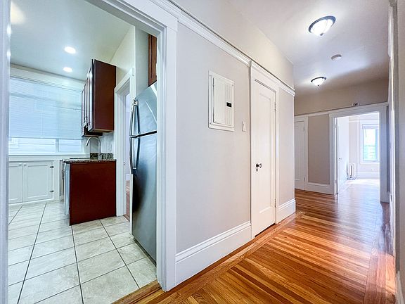 3rd image of 2757 Polk St Unit 1