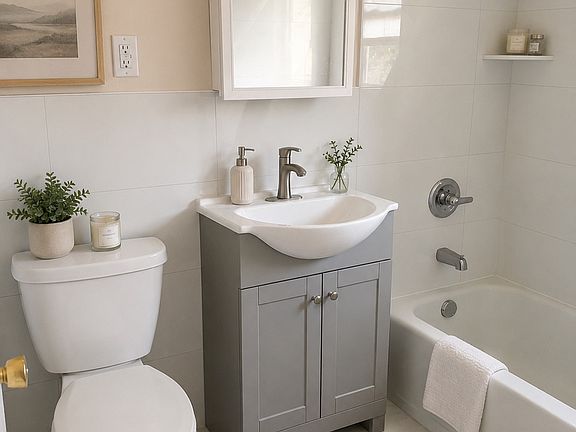 3rd image of 325 Grantwood Blvd #6