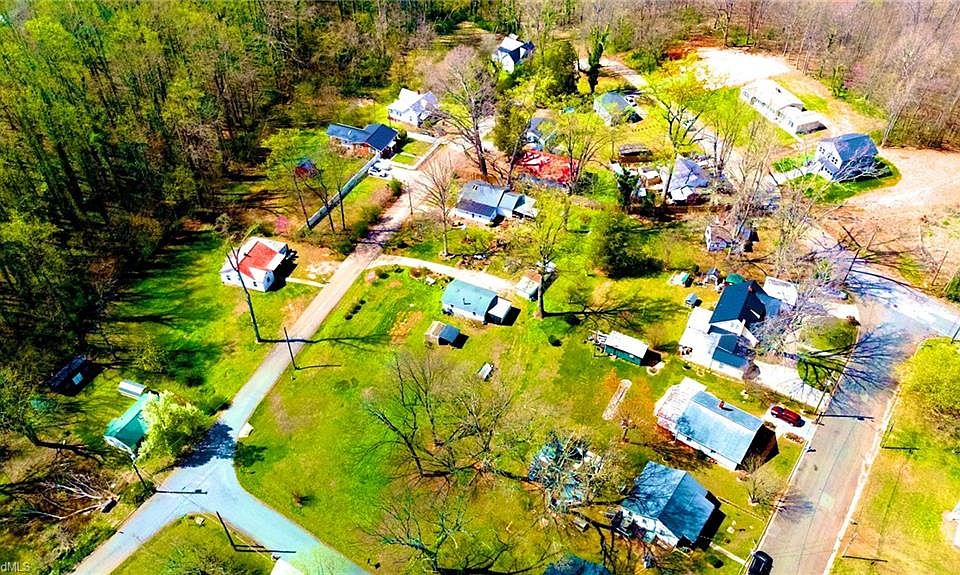 1st image of 208 Aberdeen Dr