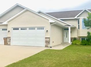 3021 8th St NW, Minot, ND 58703