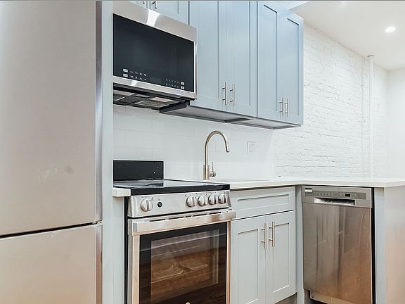 3rd image of 307 Troutman St APT 1R