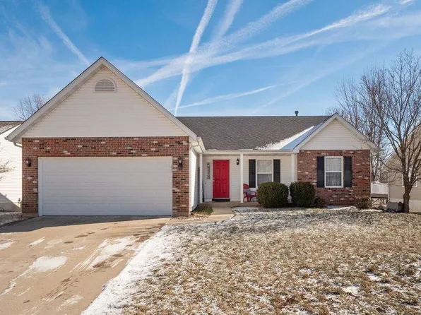 2814 Overview Dr, Columbia, IL 62236