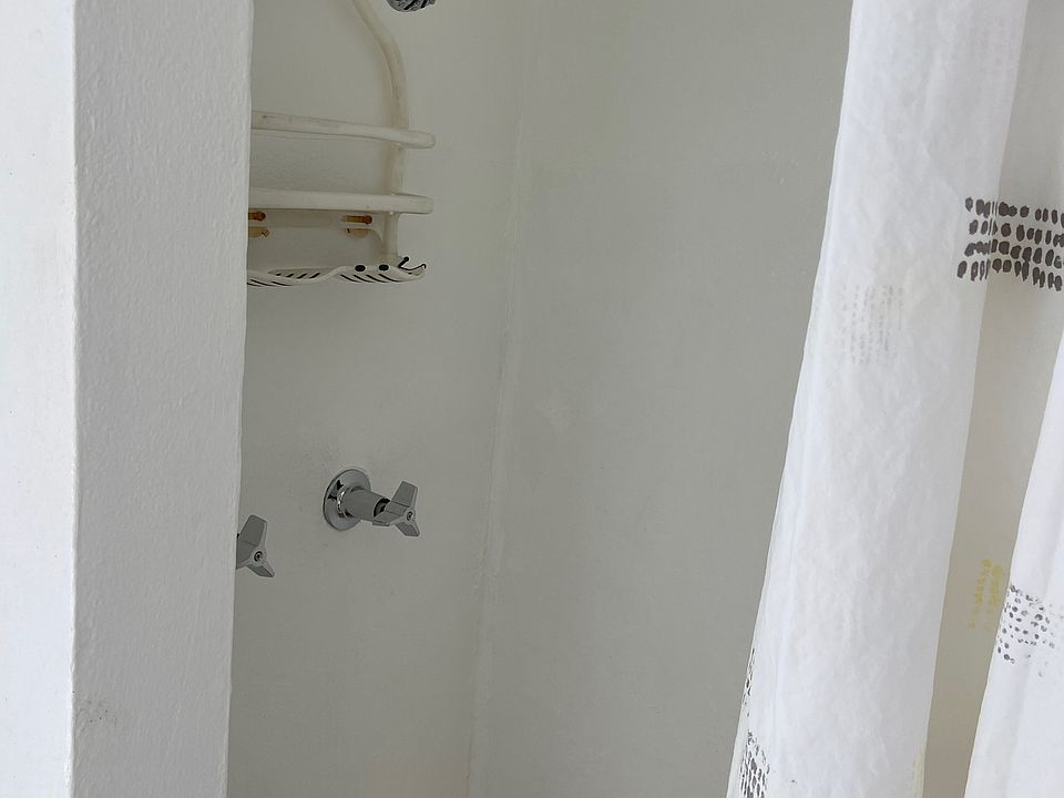 1st image of 475 SW Blvd N #1