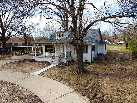 2nd image of 3111 Oak Ln