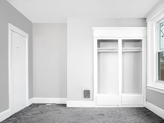 5th image of 2348 Moore St