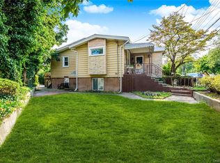 3220 Middletown Rd, Bronx, NY 10465