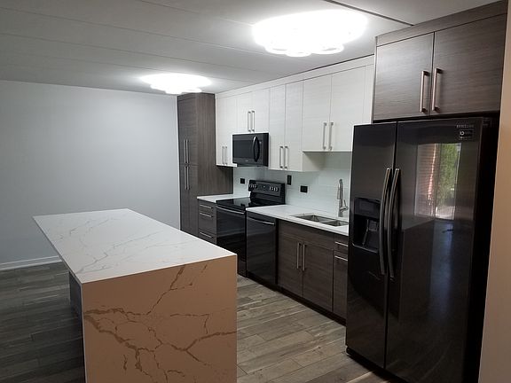 4th image of 16 E Old Willow Rd #128
