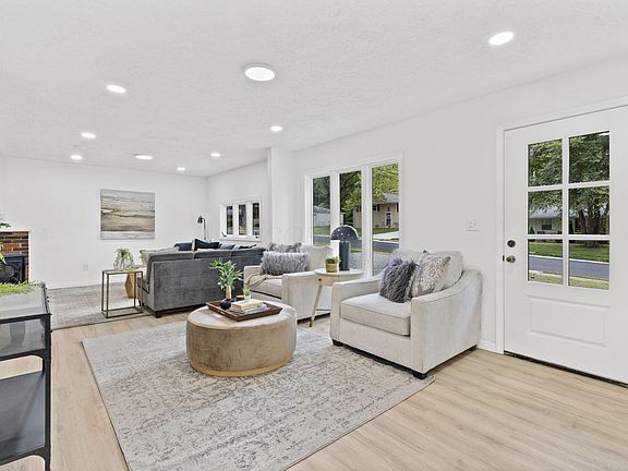 3rd image of 366 Orchard Ln