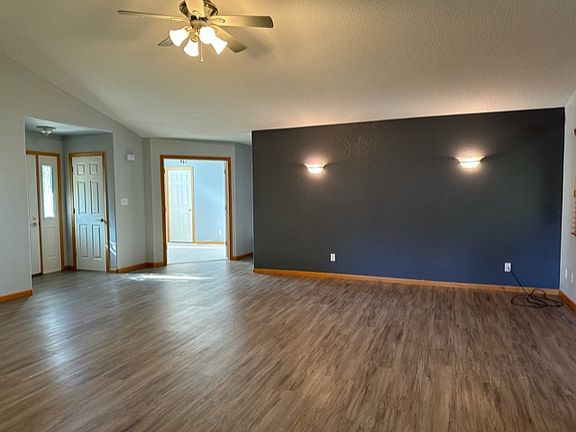 5th image of 505 Village Dr