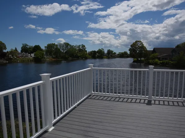 86 Ocean View Ave, Swansea, MA 02777
