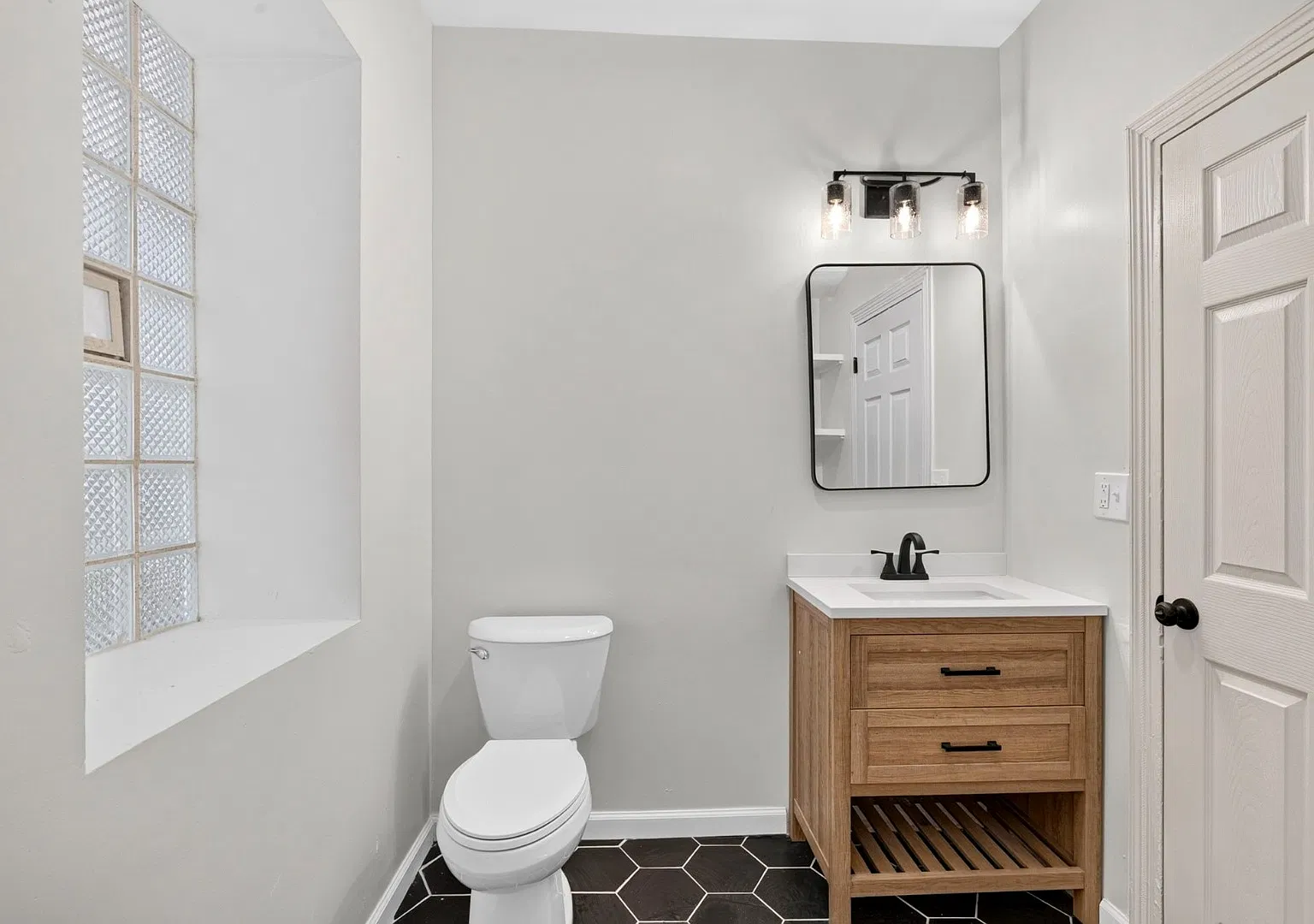 4bed/1bath unit with over 1400sqft of living space! - $200 Off First Month- Move In Special — Photo 2