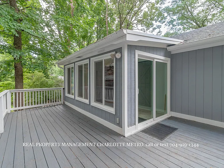 1059 Woodlake Ln — Photo 44