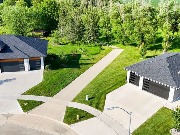 601 Elkwood Cir, Norwalk, IA 50211